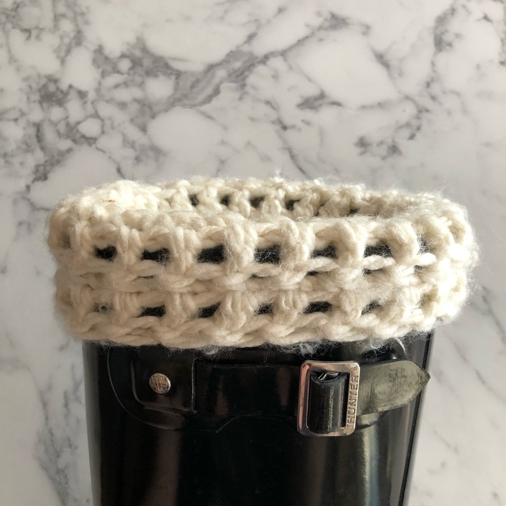 Rain boot Woolies - Cream knit with wooden button.